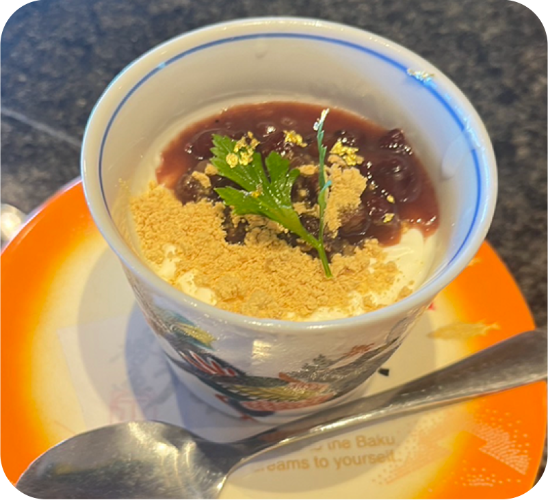 黒蜜ときなこをかけた和風お餅プリン